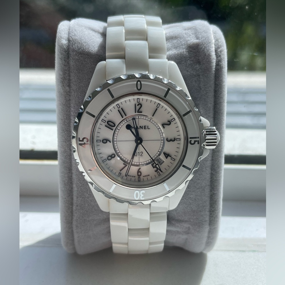CHANEL J12 White Ceramic Watch Preloved - Picture 4 of 9